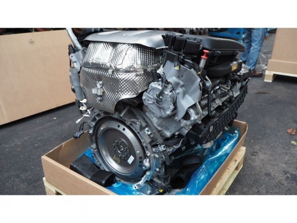 mercedes-benz-w205-c63amg-2018-m177980-40l-v8-bi-turbo-engine-big-4