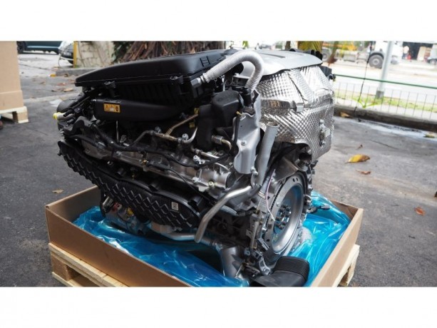 mercedes-benz-w205-c63amg-2018-m177980-40l-v8-bi-turbo-engine-big-7