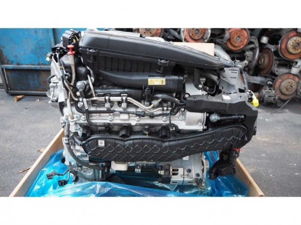 mercedes-benz-w205-c63amg-2018-m177980-40l-v8-bi-turbo-engine-big-3